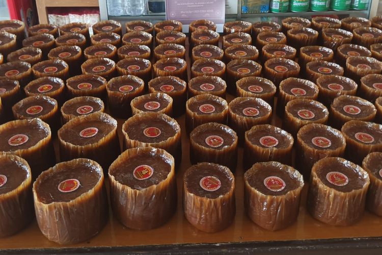 The basket cake that was sold at Singkawang Restaurant, Jalan Bangka, Pahandut Village, Palangka Raya City, Central Kalimantan, Sunday (1/19/2025).