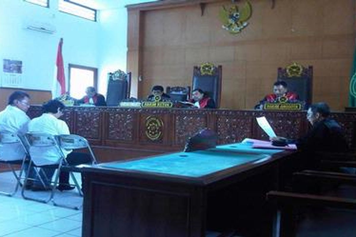 Suasana persidangan Rusman dan Ayu di Pengadilan Negeri Tangerang, Senin (12/9/2011).