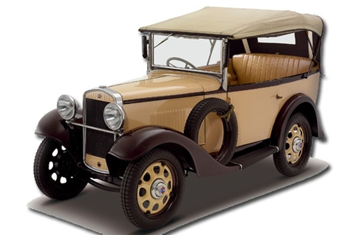 Datsun 12 Phaeton keluaran 1933. Produk pertama Datsun