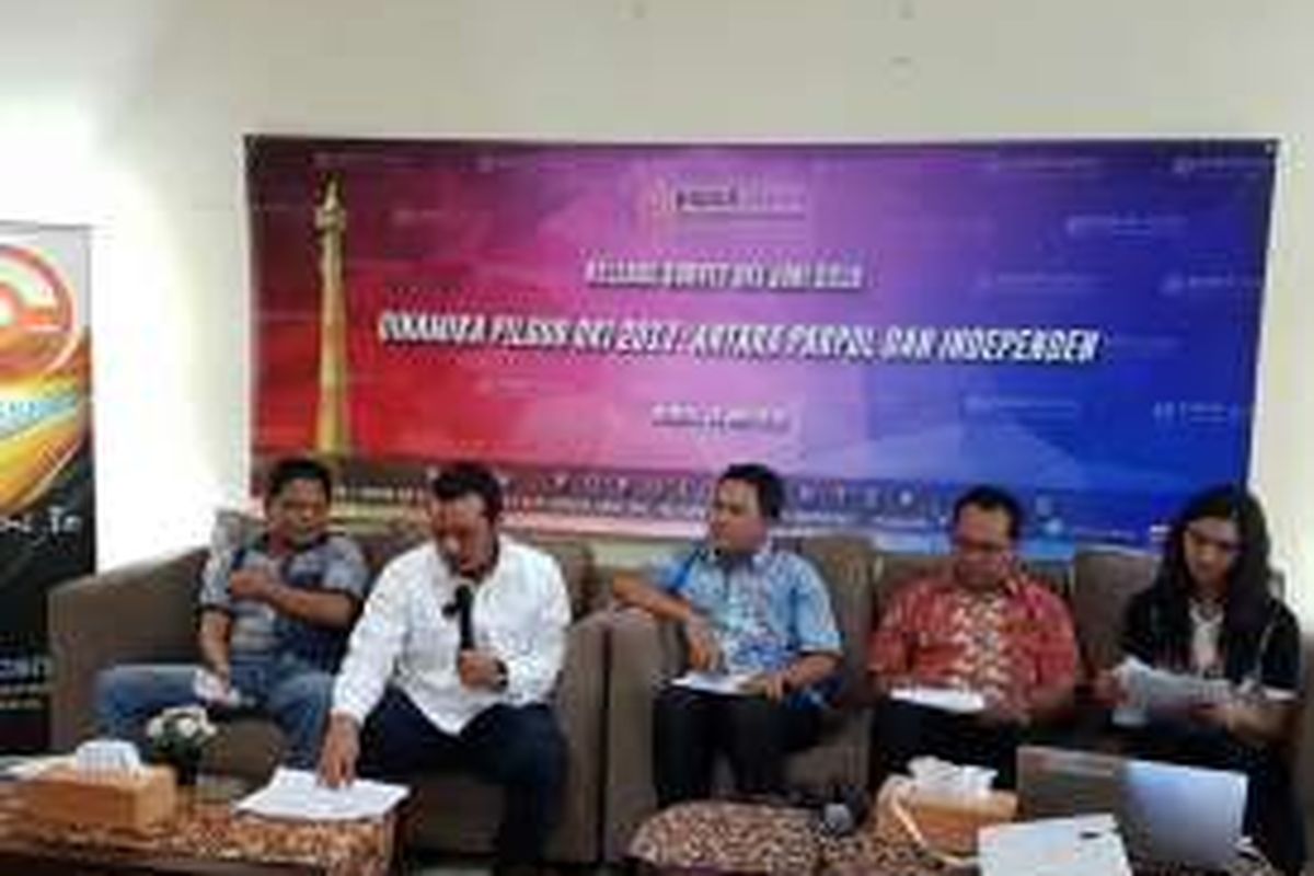 Pengamat politik Populi Center, Ucok S Ahyar saat rilis survei Pilkada DKI Jakarta 2017 Populi Center, Slipi, Jakarta Barat, Kamis (23/6/2016).