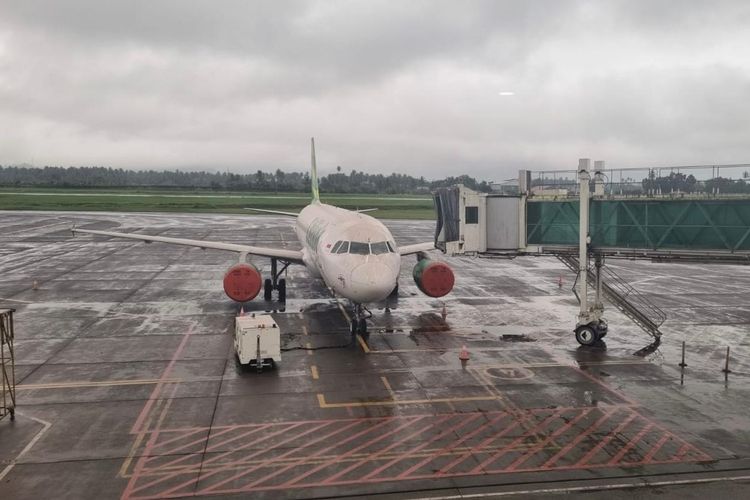 Tampak pesawat City link parkir di apron Bandara Sam Ratulangi, Manado, Selasa (30/4/2024).

