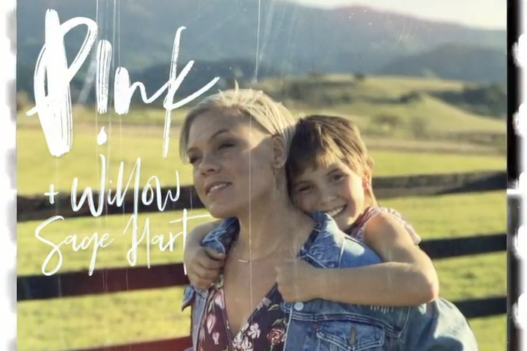 P!NK dengan anaknya, Willow Sage Hart untuk lagu terbaru mereka Cover Me in Sunshine