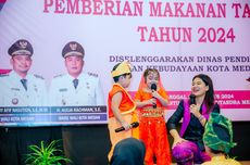 Hadiri PMT di Kota Medan, Kahiyang Ayu Asyik Bermain bersama Anak-anak PAUD