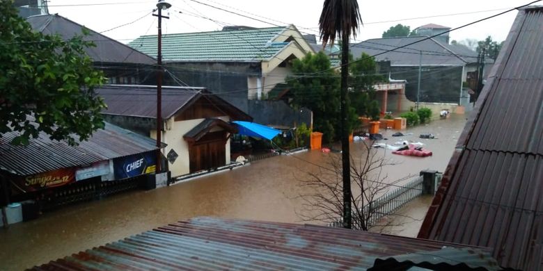 Badan Penanggulangan Bencana Daerah (BPBD) Kota Manado melaporkan hujan sebagai salah satu pemicu terjadinya bencana tersebut.