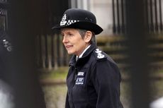 Komisaris Polisi Metropolitan Inggris Menolak Mundur Usai Bentrok Pecah Saat Peringatan Sarah Everard