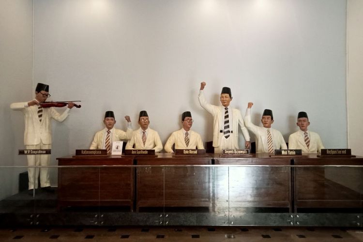 Podium Kongres Pemuda II di Museum Sumpah Pemuda, Jakarta Pusat. Kumpulan kutipan pahlawan untuk memperingati Hari Sumpah Pemuda 2023.