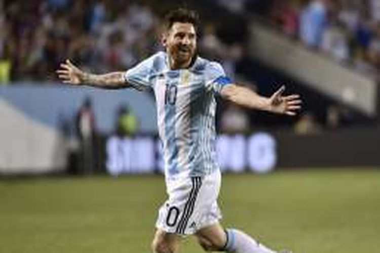 Pemain bintang Argentina, Lionel Messi, merayakan gol ke gawang Panama, dalam laga Grup D di Chicago, Amerika Serikat, pada Sabtu (11/6/2016) pagi WIB.