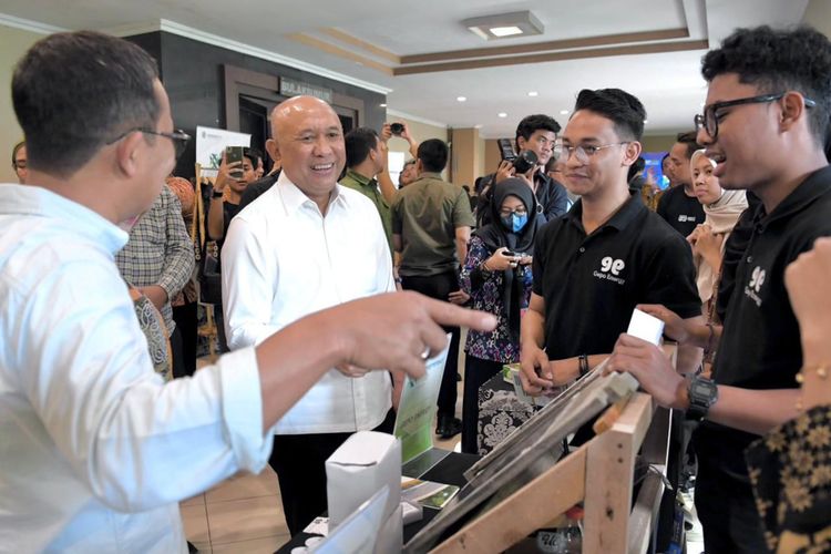 MenkopUKM Teten Masduki pada acara Entrepreneur Hub Goes to Campus Universitas Gajah Mada (UGM) di Yogyakarta, Selasa (10/9/2024).