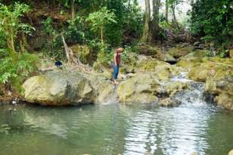 Anak Sungai Kaki Naue yang terdapat di Desa Lampanairi, Kecamatan Batauga, Kabupaten Buton Selatan, Sulawesi Tenggara pernah digunakan tentara Jepang untuk mandi di zaman penjajahan.