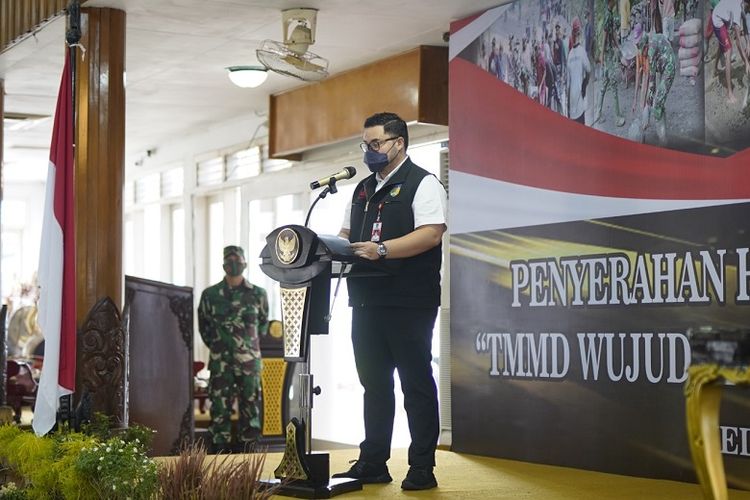 Bupati Kediri Hanindhito Himawan Pramana secara resmi menutup program TMMD ke-112 yang telah selesai. 