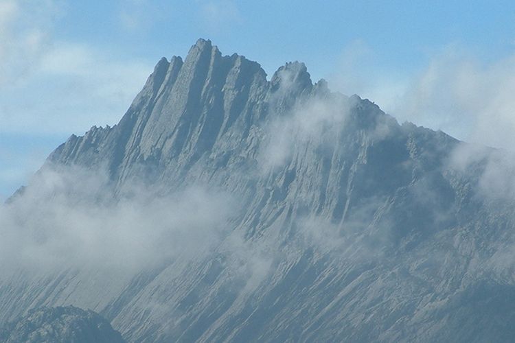 Ilustrasi Puncak Jaya, gunugn tertinggi di Indonesia.