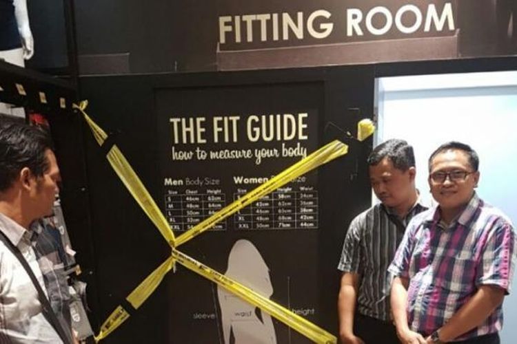 Lokasi kamar pas Lotte Mart, Mall Pakuwon Surabaya diberi garis polisi