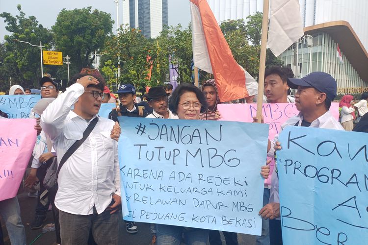 Demo di Monas, Aliansi Warga Jakarta Tuntut Korupsi BGN Diberantas tapi MBG Tetap Lanjut