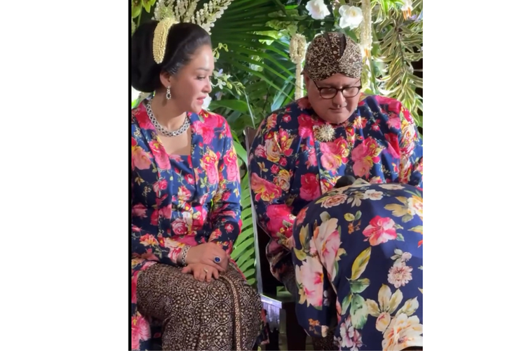 Di acara siraman Al Ghazali, Maia Estianty dan Irwan Mussry tampil serasi bak couple goals. 
