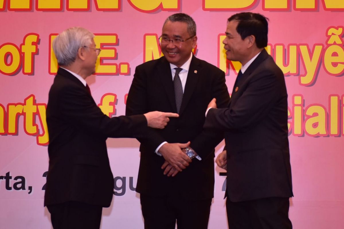 Konsep dana desa ala Indonesia menarik hati Vietnam. Karenanya, Rabu (23/8/2017), negara ini sepakati kerja sama dengan Tanah Air. Penandatanganan kesepakatan kerjasama pembangunan perdesaan dilakukan oleh  Menteri Desa, Pembangunan Daerah Tertinggal, dan Transmigrasi (Mendes PDTT) Eko Putro Sandjojo dengan Menteri Pertanian dan Pembangunan Pedesaan Vietnam.
