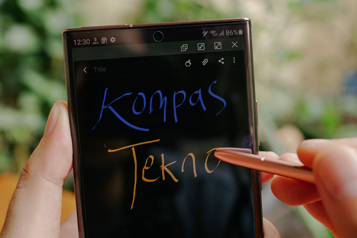 S Pen kini memiliki latency hanya 9 ms sehingga jeda antara sentuhan ujung penda di layar dan munculnya tulisan atau coretan tidak terasa sama sekali. 