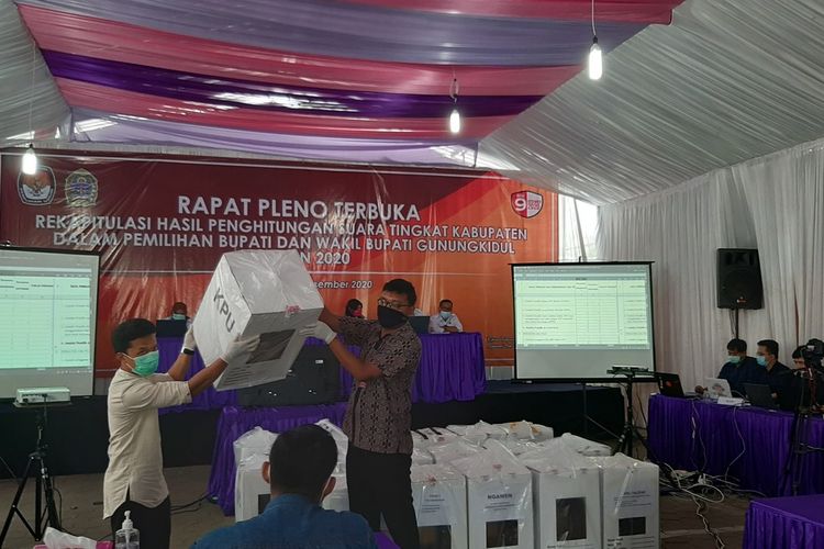 Rapat Pleno Terbuka Rekapitulasi Hasil Penghitungan Suara Dalam Pilkada tingkat Kabupaten Gunungkidul Selasa (15/12/2020)