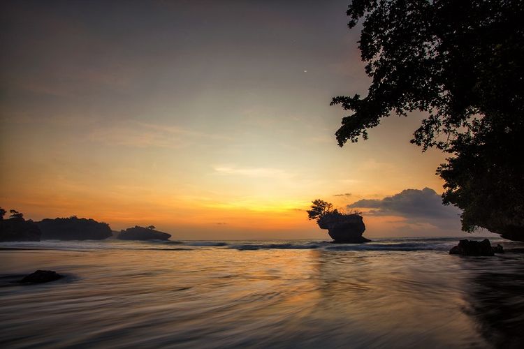 Ilustrasi pantai - Pantai Madasari di Pangandaran, Jawa Barat (SHUTTERSTOCK/Aries Hendrick Apriyanto).