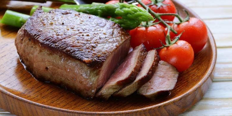 Ilustrasi daging merah, salah sau makanan yang mengandung vitamin B12.