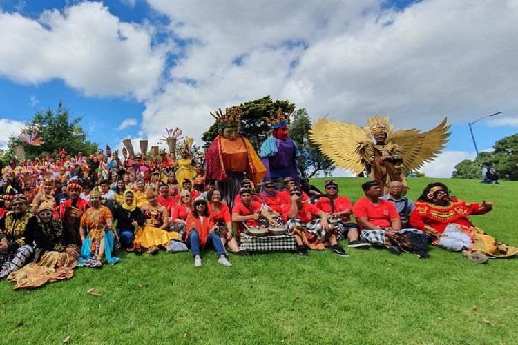 Warga Indonesia di Australian turut memeriahkan Moomba Parade 2020 dengan mengenakan kostum tradisional Indonesia. 