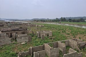 Penampakan Fenomena Bekas Kampung Terendam Bendungan Karian, Rumah dan Masjid Kembali Muncul