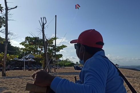 Cerita Made Saat Layangannya Diborong Cucu Jokowi di Pantai Nusa Dua Bali