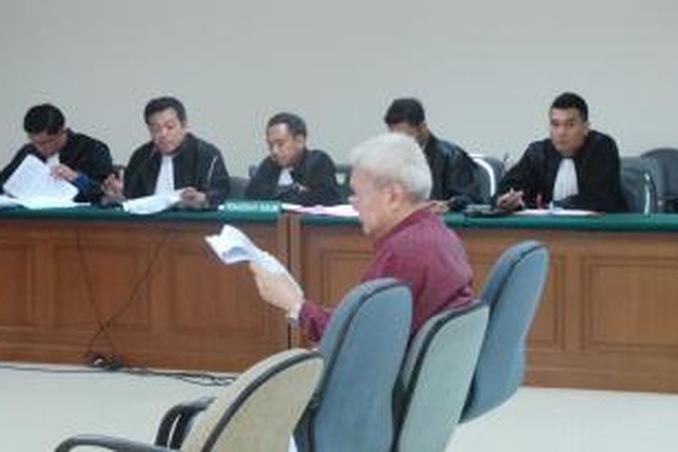 Anggoro Widjojo saat diperiksa sebagai terdakwa dalam kasus dugaan korupsi proyek SKRT di Kementerian Kehutanan, di Pengadilan Tipikor, Jakarta, Rabu (11/6/2014).
