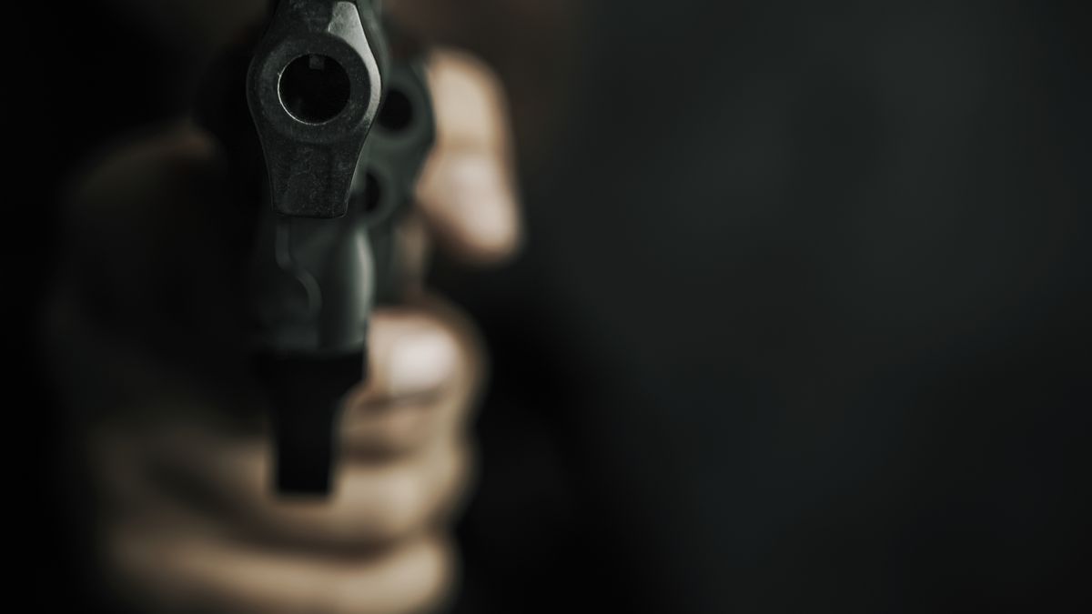 House in Karanganyar Raided by Unknown Assailant: Occupant Threatened with Pistol-Like Weapon, 2 Phones Stolen