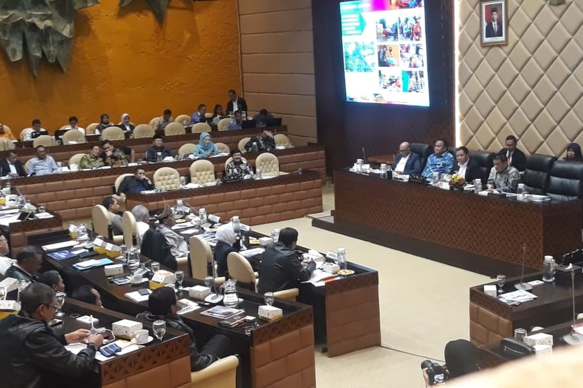 Suasana Rapat Dengar Pendapat antara Menhub Budi Karya dan Komisi V DPR RI, Selasa (28/1/2020).