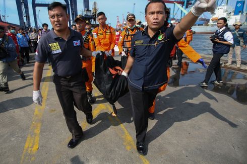 Lagi, 4 Kantong Jenazah Korban Lion Air Dibawa dari Tanjung Karawang ke RS Polri 