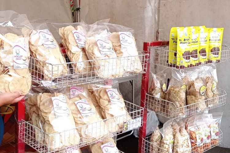 Kerupuk Emping Melinjo Berkembang di Lebak, Omzet Rp 60 Juta Sebulan