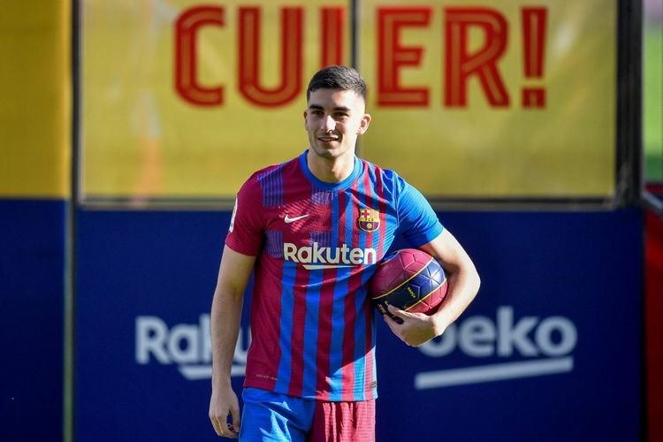 Ferran Torres diperkenalkan sebagai pemain baru Barcelona pada 3 Januari 2021.