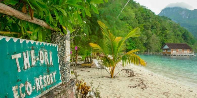 Pantai Ora di Desa Saleman, Kabupaten Maluku Tengah, Provinsi Maluku.