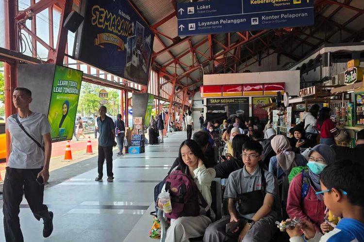 BPS: Penumpang Kereta dan Kapal Naik Sebulan Jelang Lebaran, Transportasi Udara Justru Turun