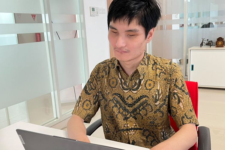 Kisah Kenzo, Mahasiswa Disabilitas Unair Sabet Juara Mawapres hingga Konferensi Internasional