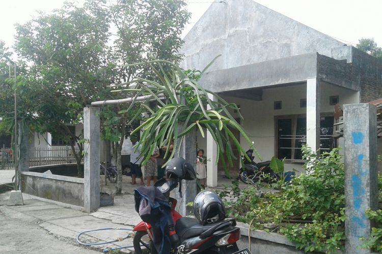 Rumah milik terduga teroris BW di Dukuh Winong RT 002/ RW 004, Desa Jatikuwung, Kecamatan Gondangrejo, Karangnyar, Jawa Tengah, Senin (4/6/2018).