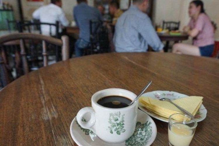 Kedai Kopi Apek di Medan, Sumatera Utara. 