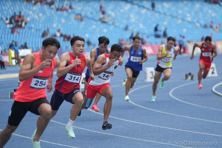 Sprinter andalan Indonesia, Lalu Muhammad Zohri, saat tampil dalam ajang SEA Games 2023 Kamboja. Lalu Zohri berhasil melaju ke final nomor 100 meter putra, tetapi memutuskan mundur karena cedera.