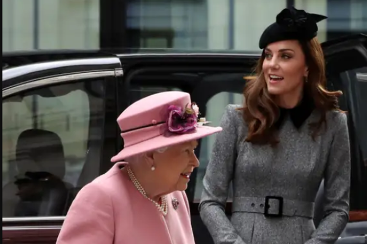 Kate Middleton dan ratu Elizabeth lakukan kunjungan bersama