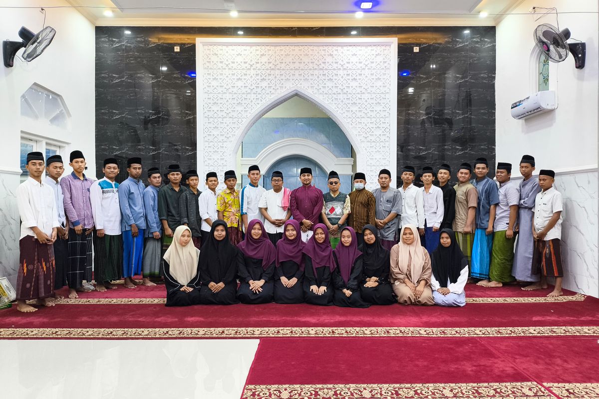 Para anak muda yang bermukim di panti asuhan Muhammadiyah Sumenep, Jawa Timur. 