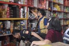 Tekan Peredaran Rokok Ilegal, Satpol PP Patroli di Toko Kelontong Surabaya