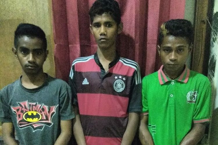 Komplotan pencuri di Nunukan yang meresahkan warga berhasil diamankan. Sebulan terakhir, komplotan tersebut telah menyatroni 4 rumah korban, di mana 3 rumah di antaranya merupakan rumah yang ditempati anggota polisi.