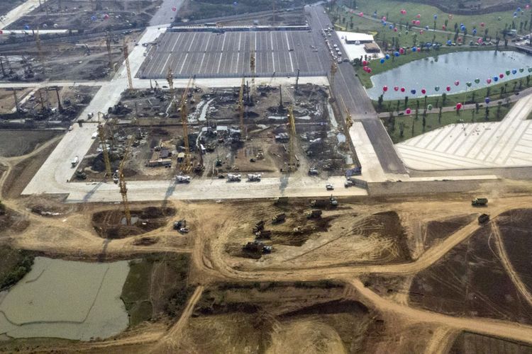 Foto aerial pembangungan proyek kawasan Meikarta di Cikarang, Bekasi, Jawa Barat, Kamis (14/9/2017). Data Badan Penanaman Modal dan Pelayanan Perizinan Terpadu (BPMPPT) Kabupaten Bekasi menyebutkan proyek Meikarta baru mendapatkan Izin Peruntukan Penggunaan Tanah (IPPT) untuk lahan seluas 84,6 hektar sementara Amdal dan Izin Mendirikan Bangunan belum diperoleh.