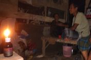 21 Malam Tanpa Cahaya, Pengungsi Banjir Aceh Utara Bertahan dengan Lampu Teplok dan Lilin