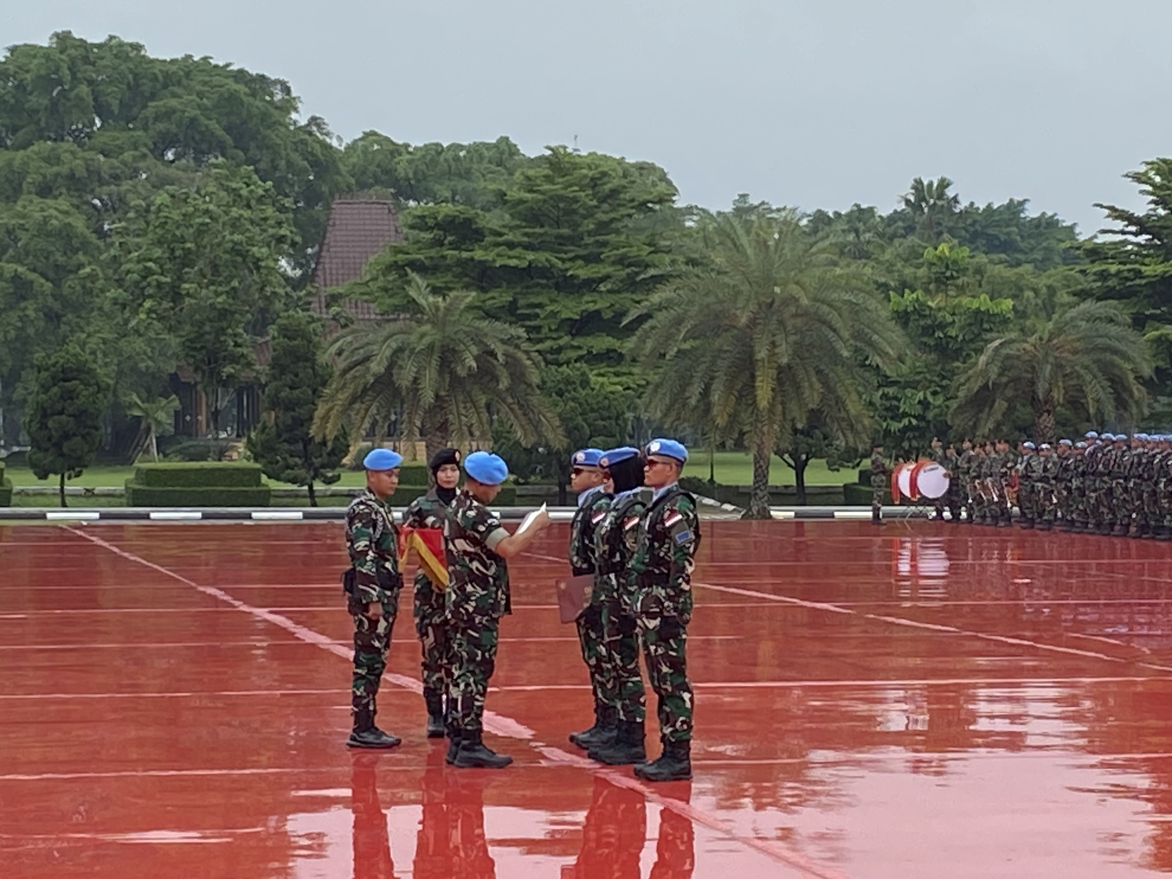 Panglima TNI Sematkan Satyalencana Santi Dharma ke 1.088 Prajurit yang Rampung Tugas dari Lebanon