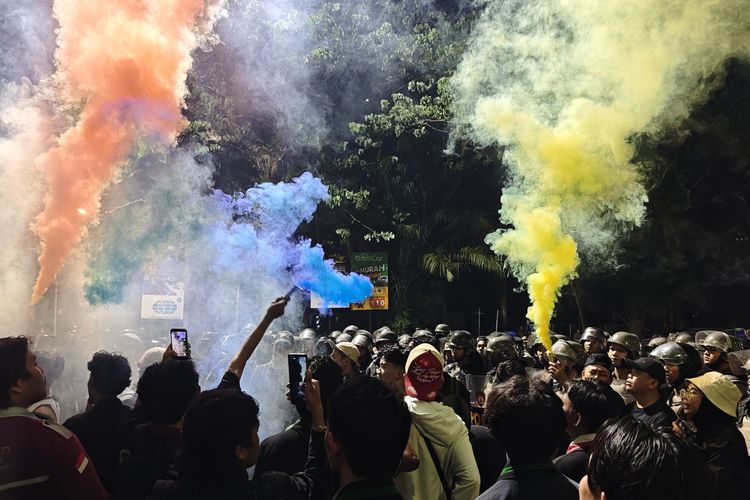 Berlangsung 3 Jam dan Sempat Ricuh, Demo di Jembatan Mahakam Samarinda Akhirnya Usai