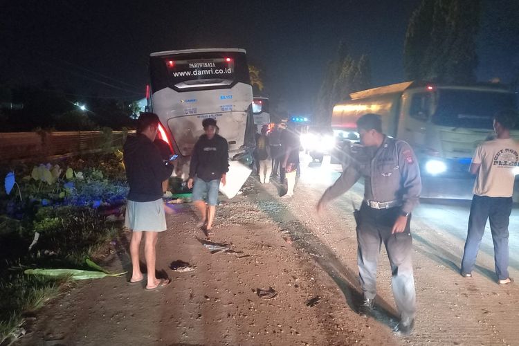 Bus Damri Mogok Ditabrak Truk di Pontianak, Sopir Tewas
