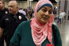Gara-gara Bagikan Pulpen, Wanita Muslim Diusir dari Kampanye Donald Trump
