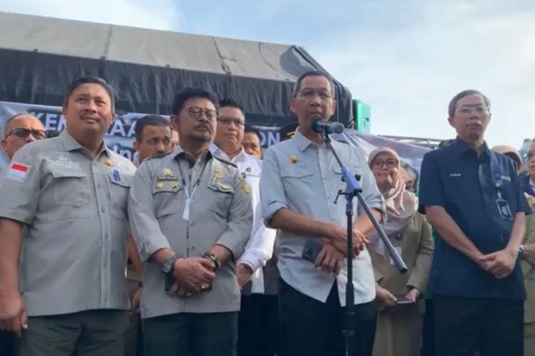 Penjabat Gubernur DKI Jakarta Heru Budi Hartono saat ditemui di Pasar Induk Kramat Jati, Jakarta Timur, Senin (6/3/2023).