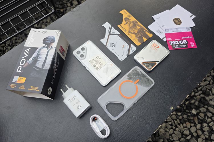 Dengan harga Rp 5 juta, konsumen mendapatkan satu unit Pova 7 Ultra, adapter charger 70 watt, magnetic soft case, SIM card Smartfren, magnetic wireless powerbank 5.000 mAh, SIM ejectoor tool, hingga aksesori magnetic card dalam paket pembelian.